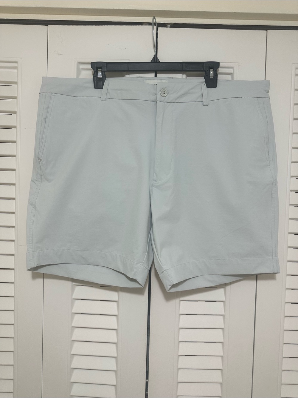 Men's Flat Front Performance Shorts in Light Gray
